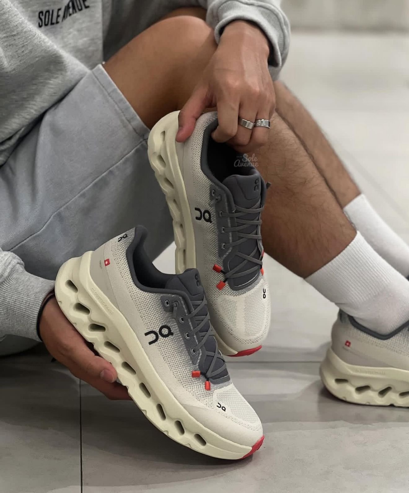 On Cloud Tilt "Rock stand"