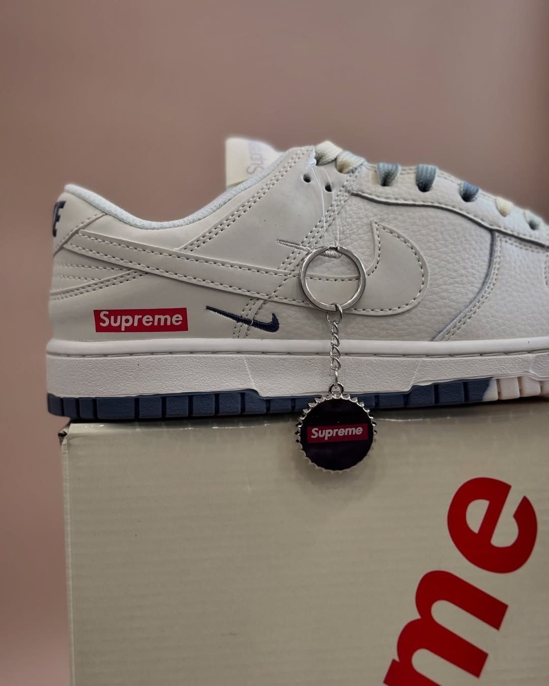 Supreme X Nike SB Dunk Low Made - Image 4