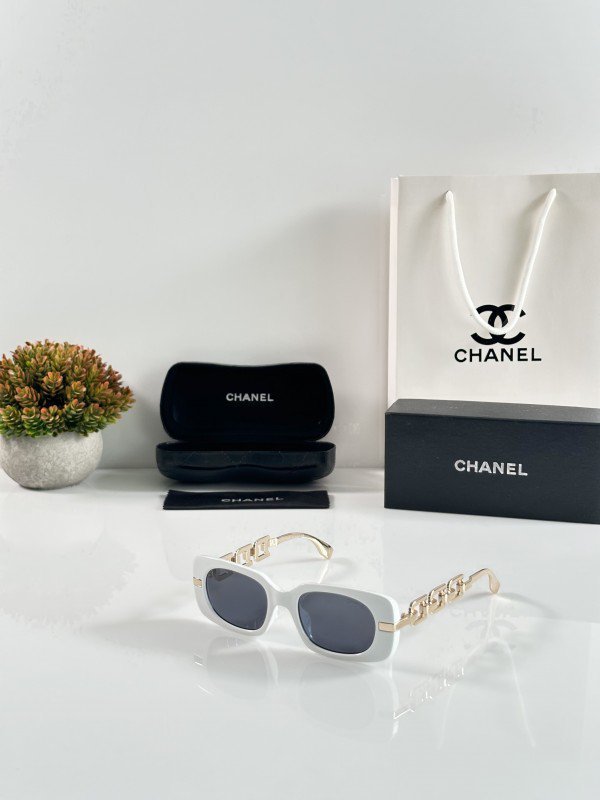 Chanel_WMNS_042_Gold_White_Black