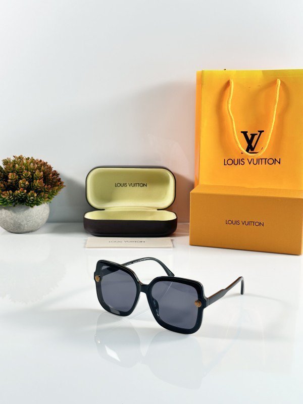 Louis_Vuitton_WMNS_8166_Black