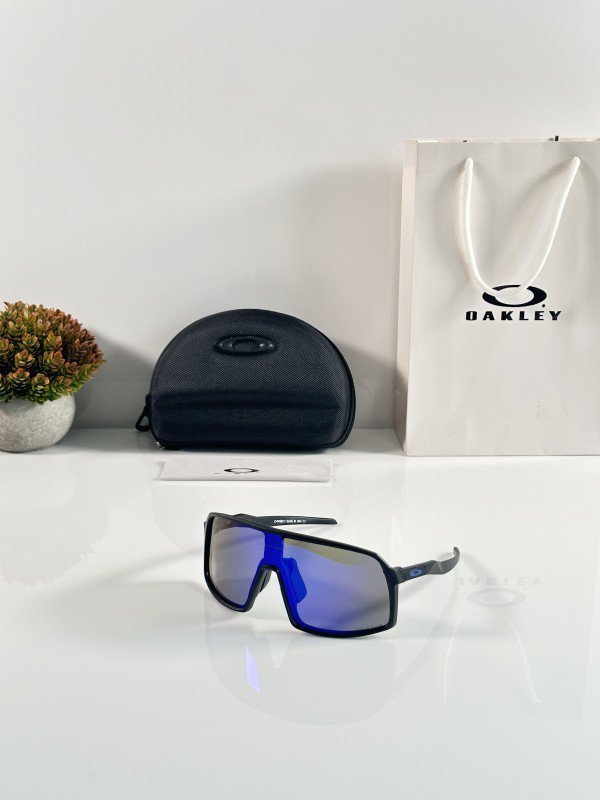 Oakely_9406_Black_Revo