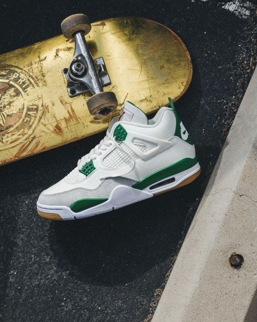 AIR JORDAN RETRO 4 PINE GREEN SEMI UA - Image 3