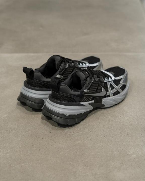 Nik_ee v2k run dark smoke grey