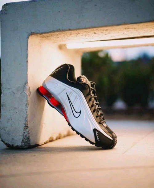 Nikee Shox R4 Black Metallic Silver 303