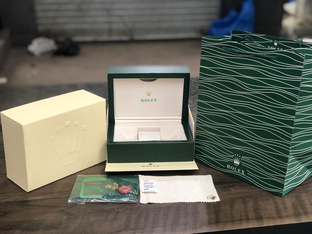 ROLEX DAYDATE GOLD GREEN - Image 4