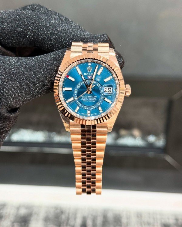 ROLEX SKY-DWELLER ROSE GOLD CHAIN BLUE DAIL