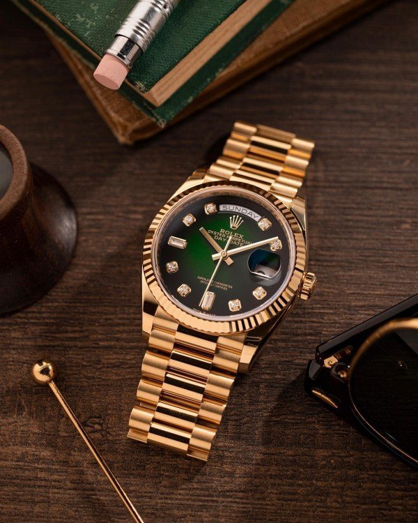 ROLEX DAYDATE GOLD GREEN DAIMOND VIRAT KOHLI EDITION - Image 3