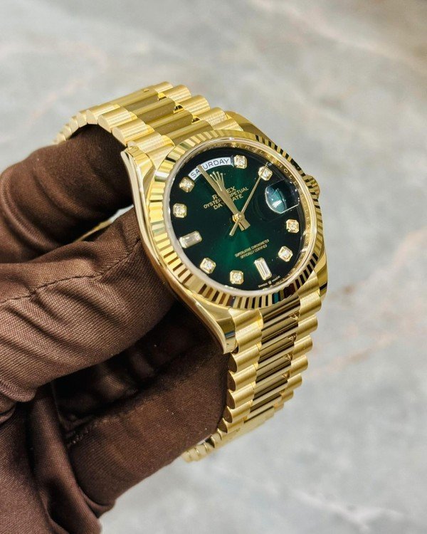 ROLEX DAYDATE GOLD GREEN DAIMOND VIRAT KOHLI EDITION - Image 4