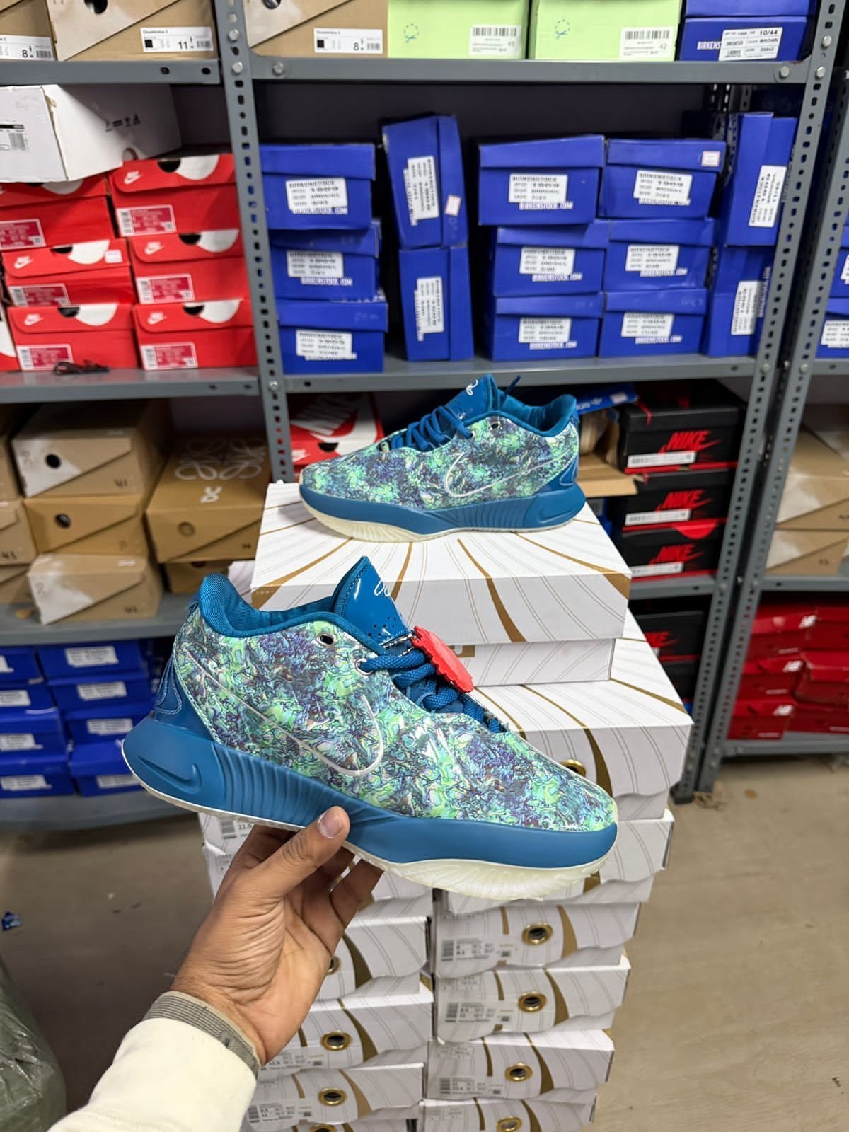 Nike LeBron Basketball shoes - Image 8