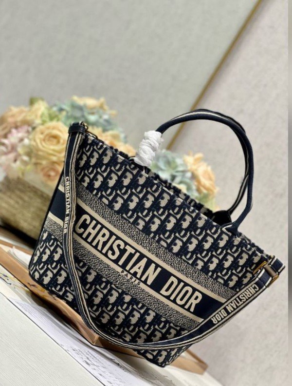 CHRITIAN DIOR PREMIUM EMBROIDERY BASKET BAG WITH OG BOX AND CARRY BAG