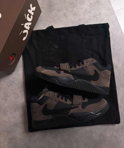 NIKEE AIR JORDAN TRAVIS SCOTT JUMPMAN JACK DARK MOCHA