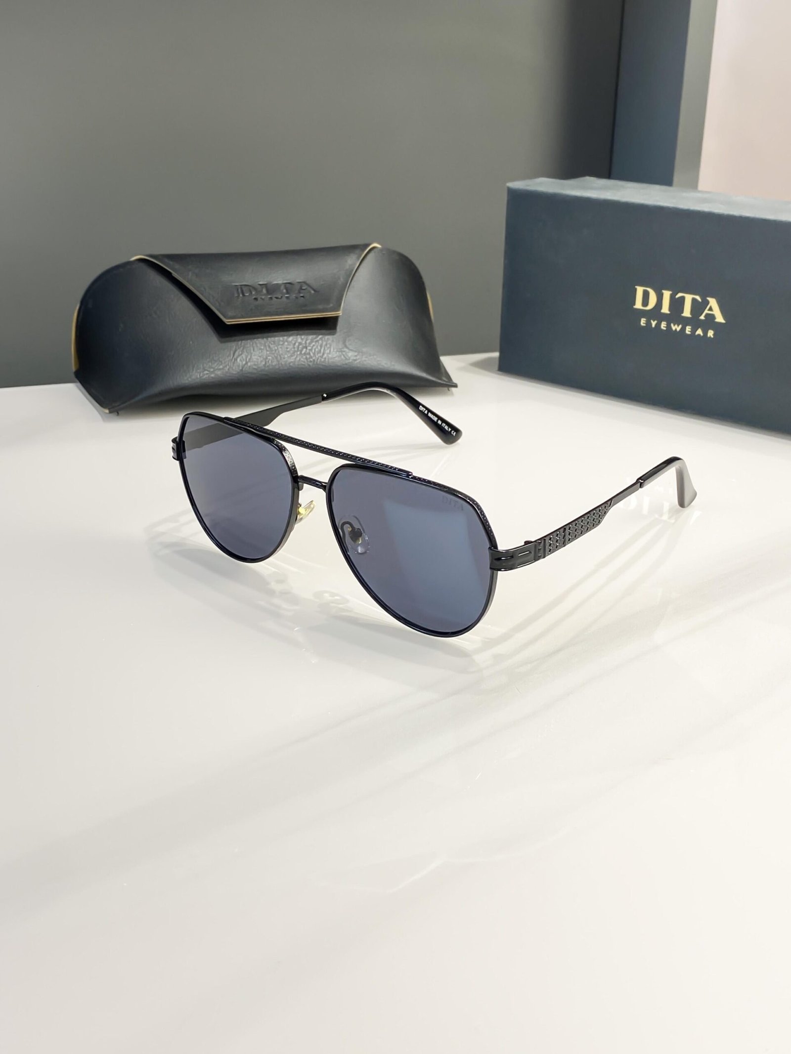 Dita Full Black
