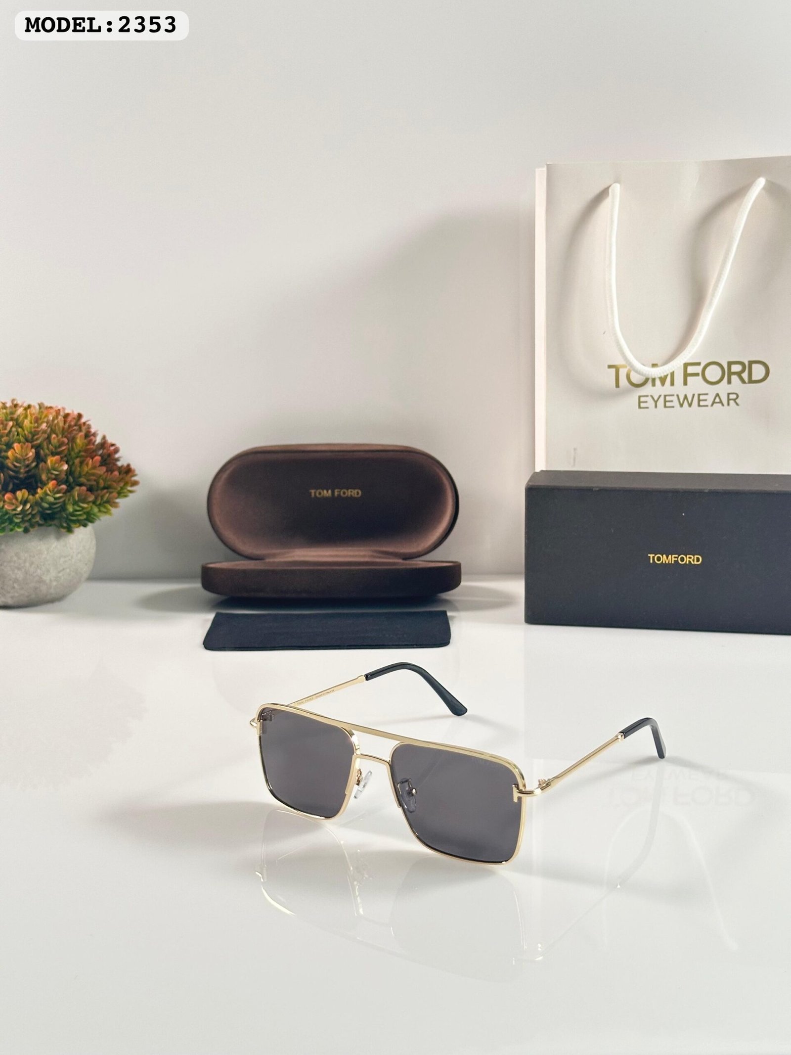 Tomford Gold Black