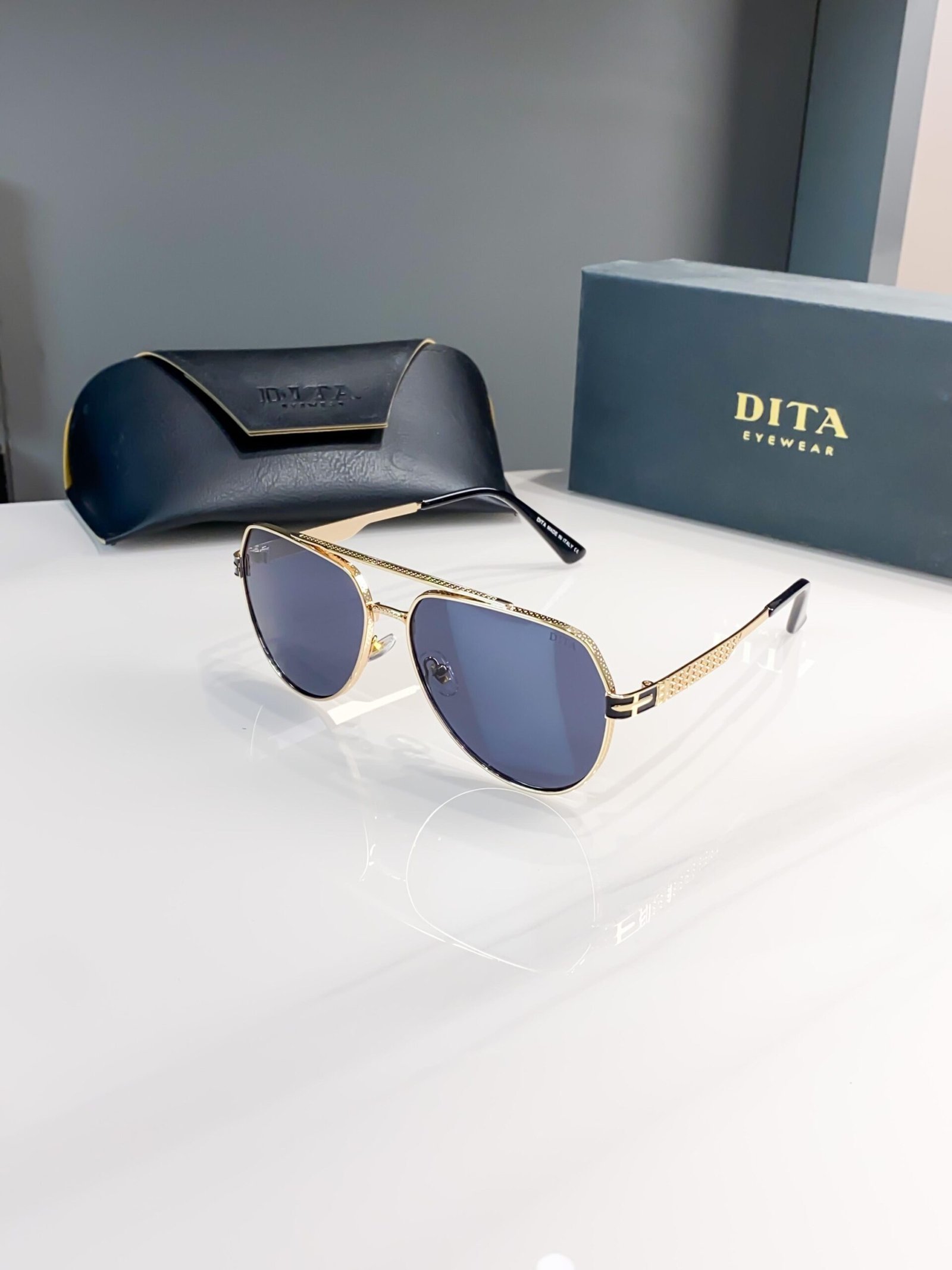 Dita Gold Black