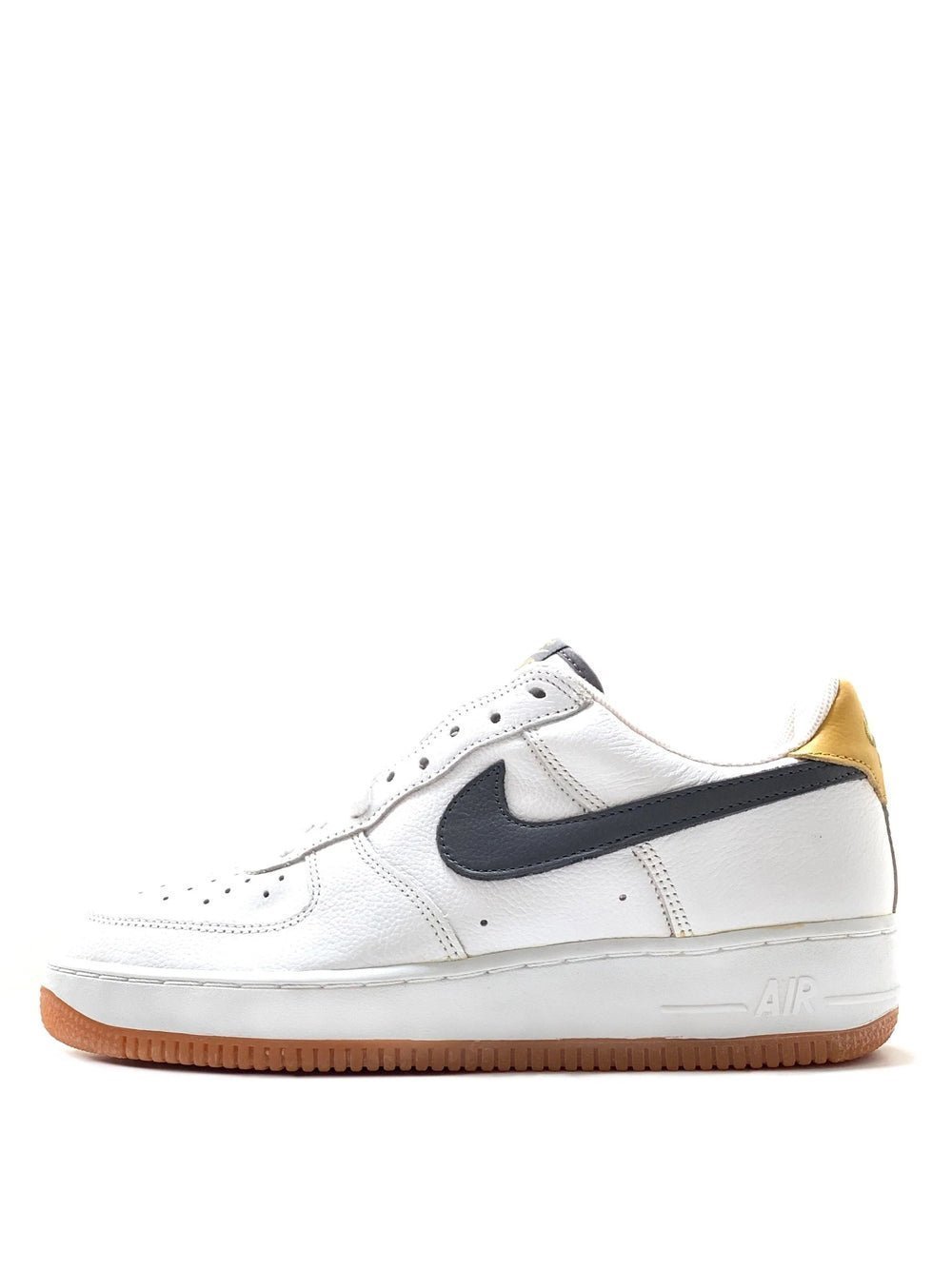 NIKE AIR FORCE 1 07 BLACK GOLD ACCENTS - Image 4