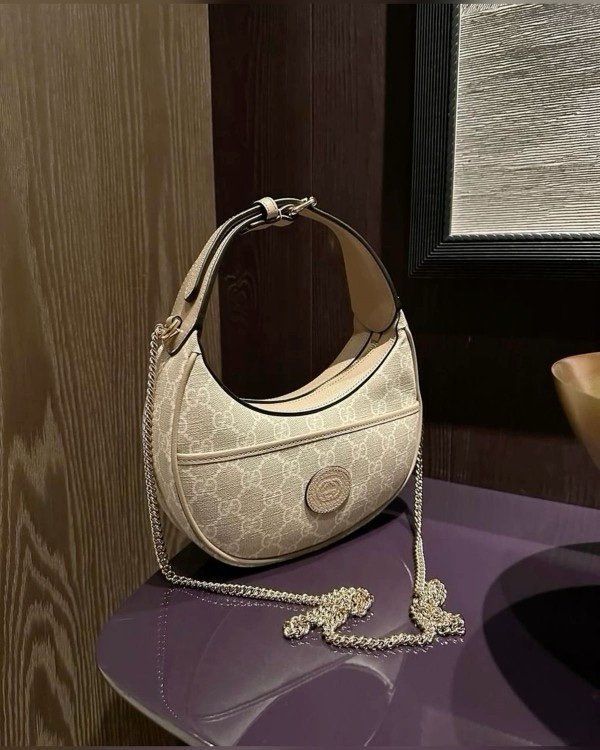 Gucci half moon hobo bagwith og box and bill